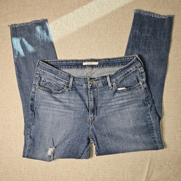 Levis Women's 711 Skinny Jean, Medium Wash, Mid Rise, Freyed Hem Size 33 - Picture 9 of 13